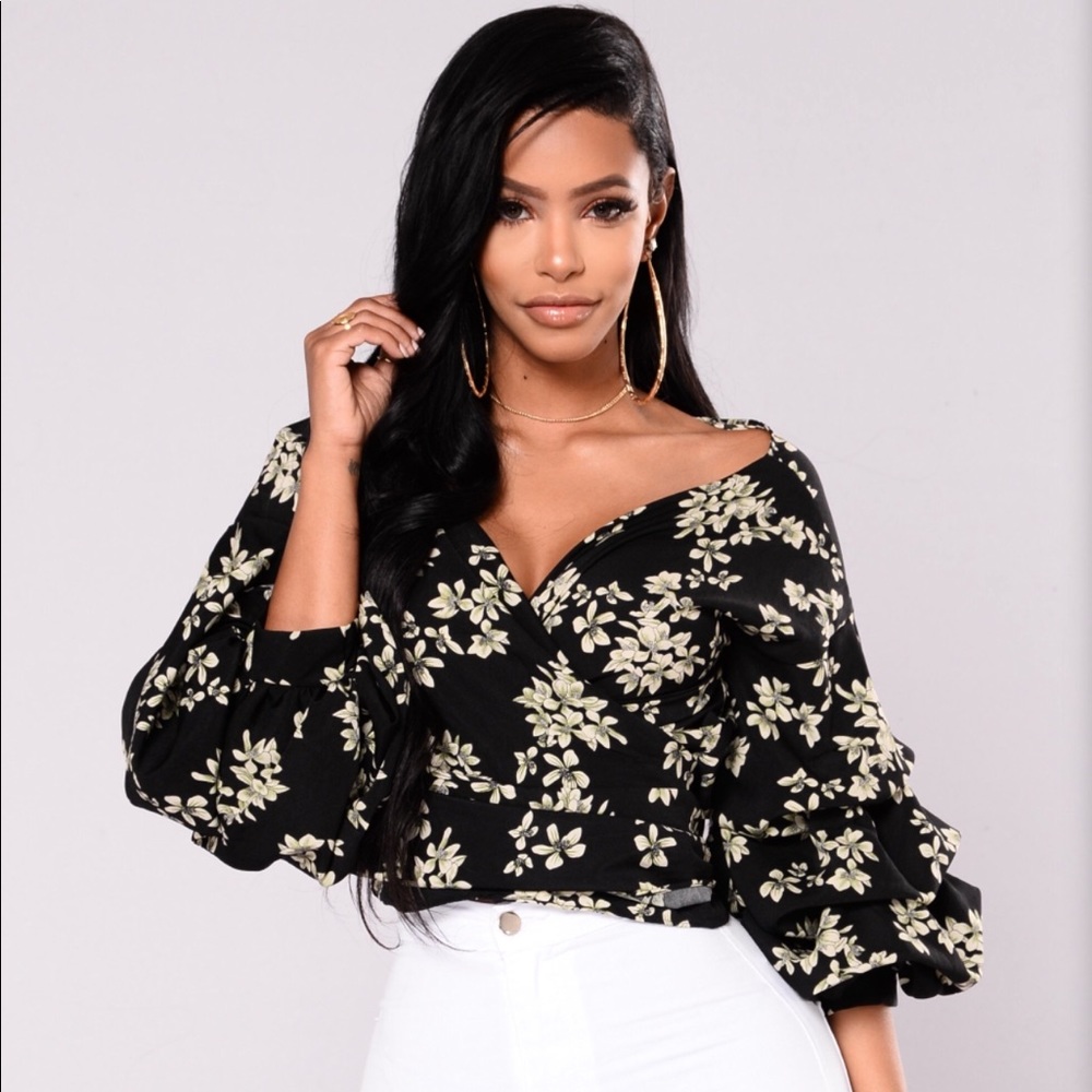 Covered In Daisies Wrap Top - Black
